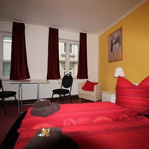 sleep-in-hamburg-st-pauli.hamburg-hotels-de.com/